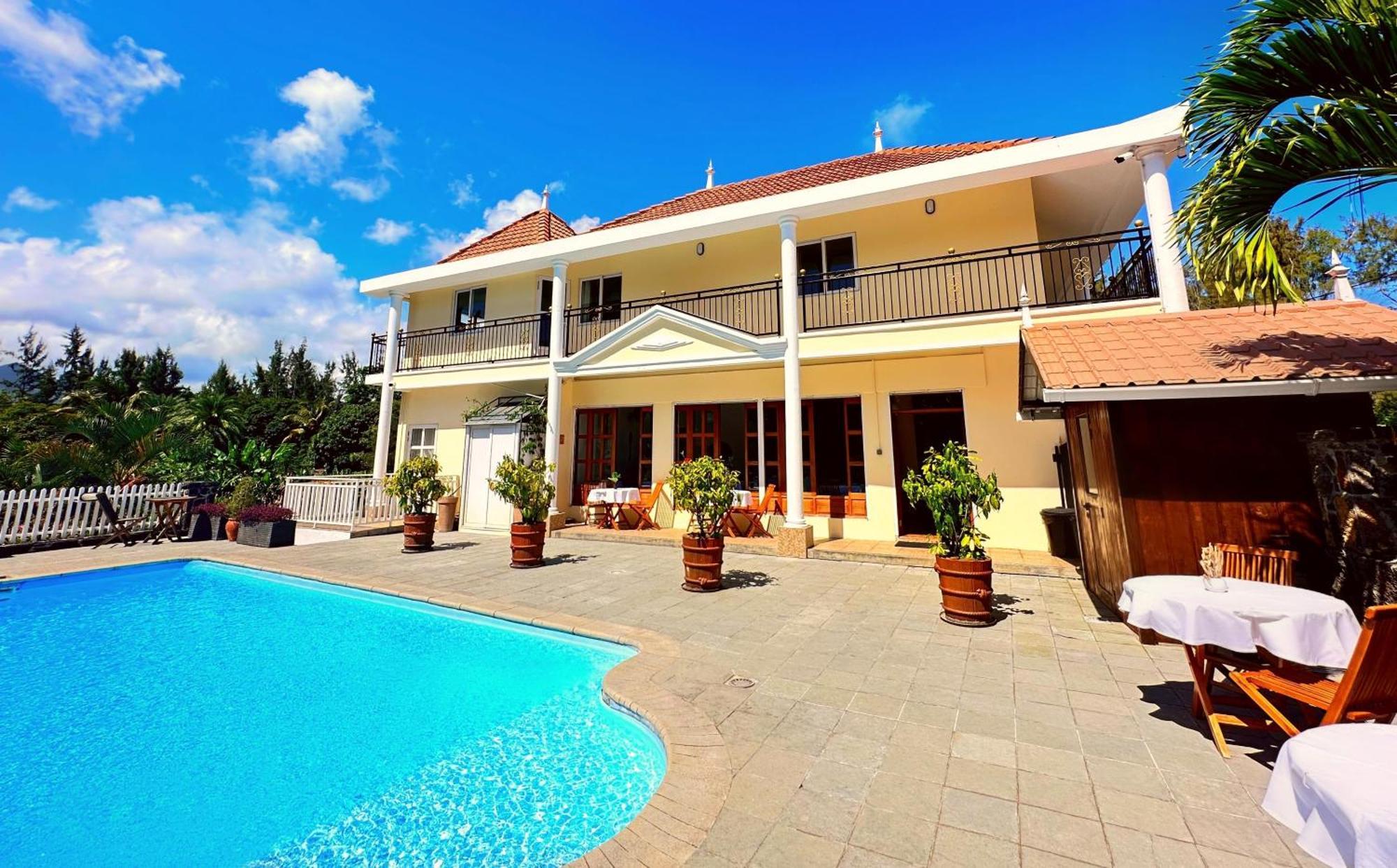 Koa Hotel Riambel Екстериор снимка