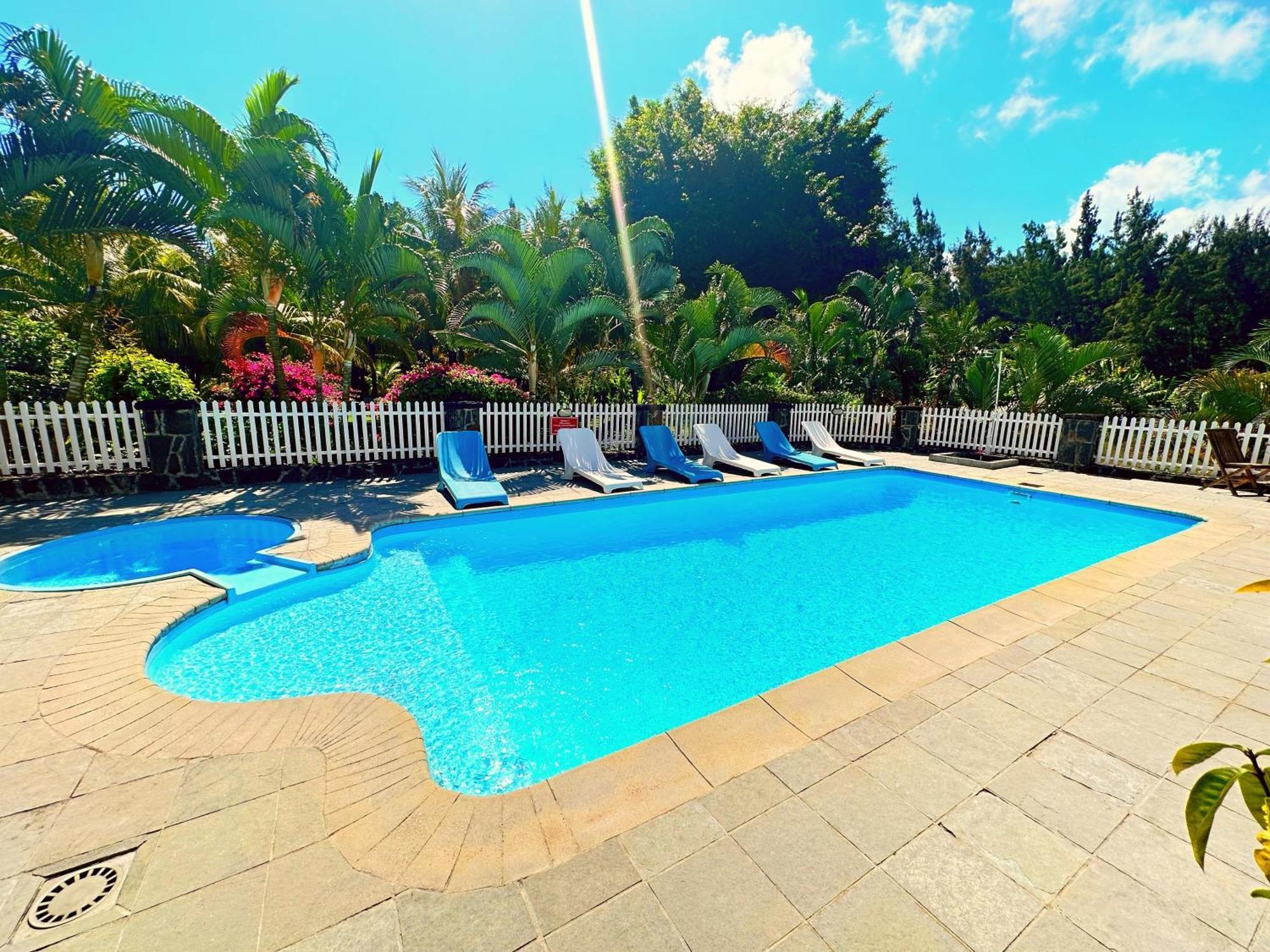 Koa Hotel Riambel Екстериор снимка