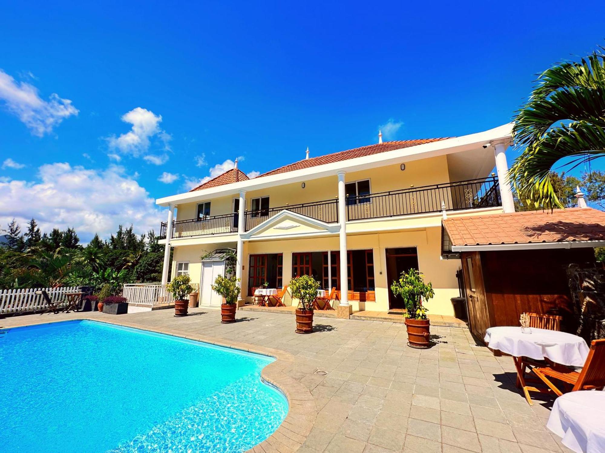 Koa Hotel Riambel Екстериор снимка