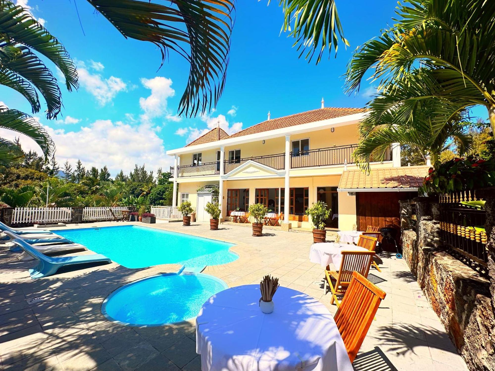 Koa Hotel Riambel Екстериор снимка
