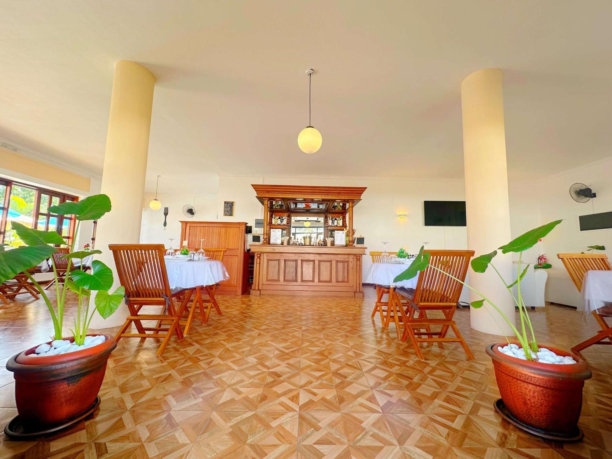Koa Hotel Riambel Екстериор снимка