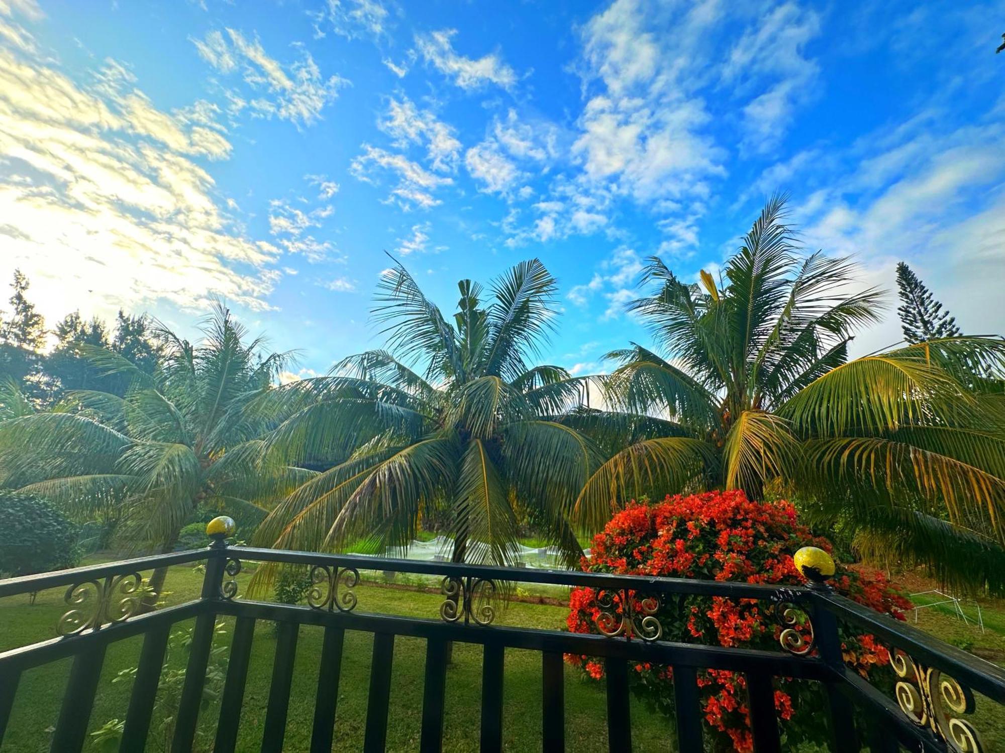 Koa Hotel Riambel Екстериор снимка