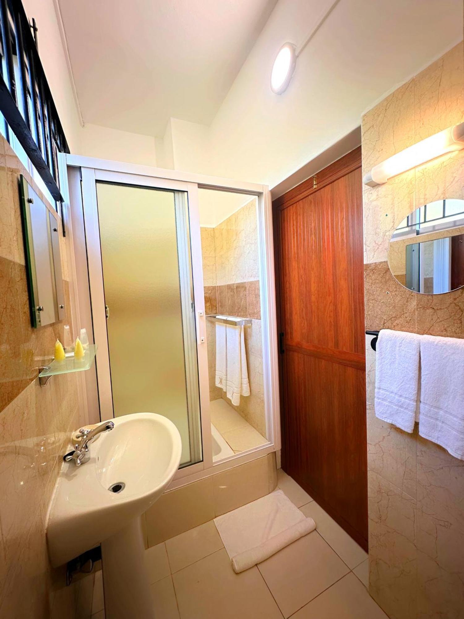 Koa Hotel Riambel Екстериор снимка