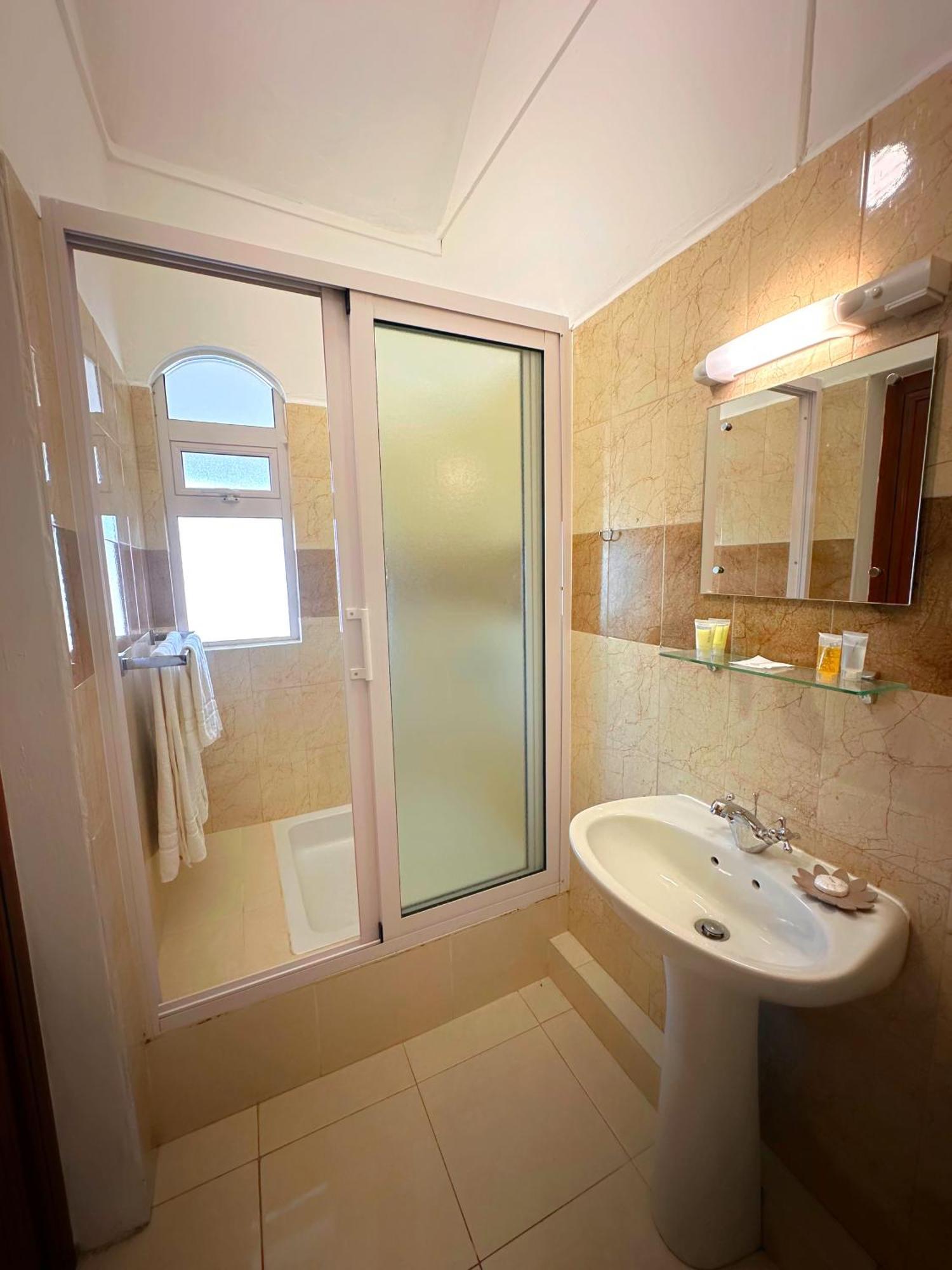 Koa Hotel Riambel Екстериор снимка